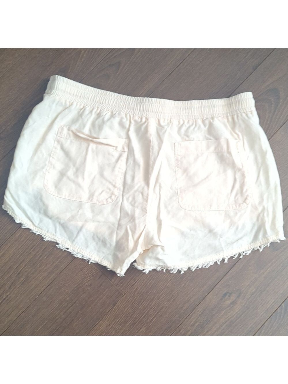Cloth & Stone Cream Drawstring Shorts - Picture 3 of 9